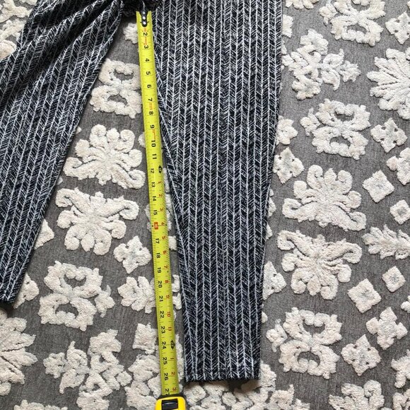 F. Forward, Black & White, herringbone pattern, stretchy, pull on, pants, Sz Lg - Picture 7 of 8